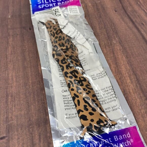 MACY’S CHEETAH SILICONE APPLE WATCH BAND COMPATIBLE WITH 38mm, 40mm, 41mm TA89 - Picture 1 of 4
